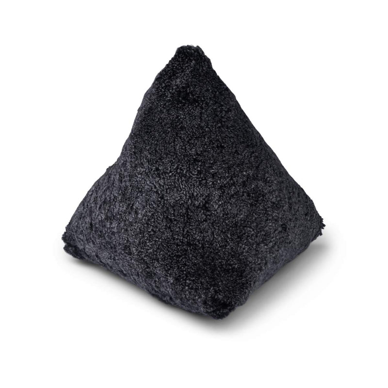 Hematite Pude | 35x35x35 cm. | New Zealand Lammeskind | Korthåret - Naturescollection.dk